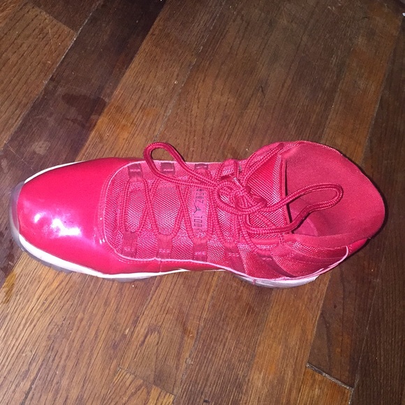 Jordan 11s color red - Picture 1 of 3